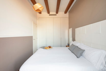 Newly renovated apartment, bright, trendy neighborhood, Barcelona