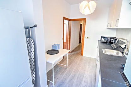 Elegante y contemporáneo con terraza y balcón, Madrid