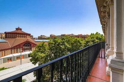 Newly renovated apartment, bright, trendy neighborhood, Barcelona