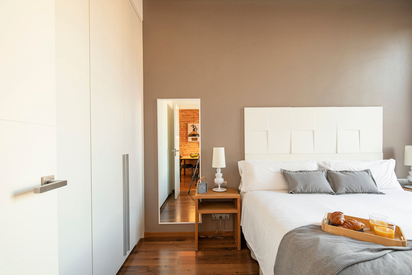 Newly renovated apartment, bright, trendy neighborhood, Barcelona