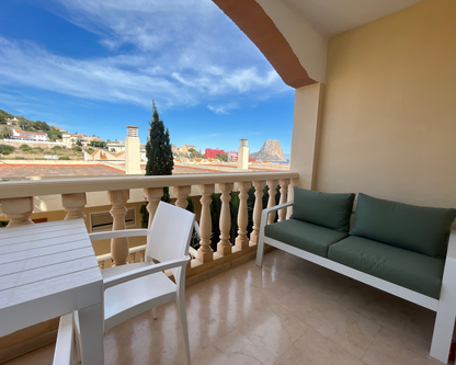 Dúplex actual con vista al mar, piscina y parking, Calpe