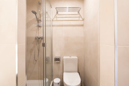 Newly renovated apartment, bright, trendy neighborhood, Barcelona