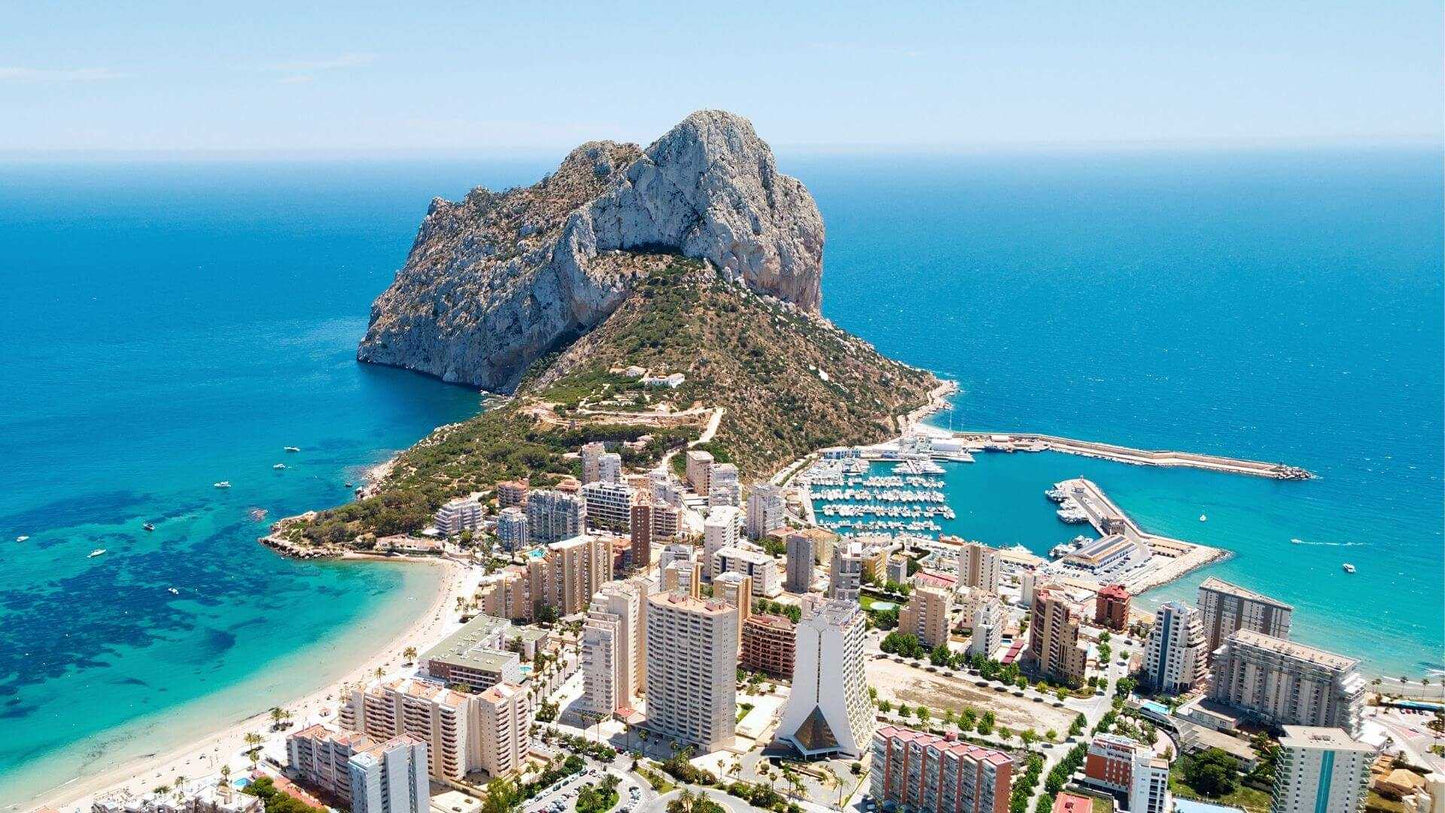 Dúplex actual con vista al mar, piscina y parking, Calpe
