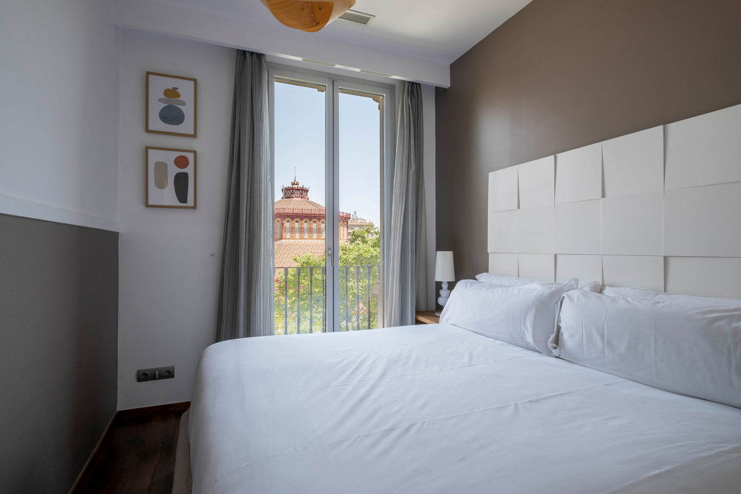 Newly renovated apartment, bright, trendy neighborhood, Barcelona