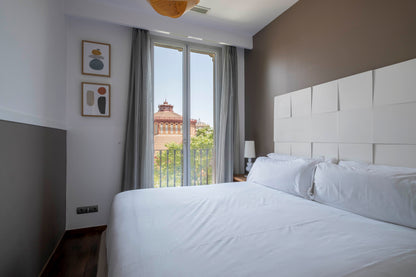 Newly renovated apartment, bright, trendy neighborhood, Barcelona