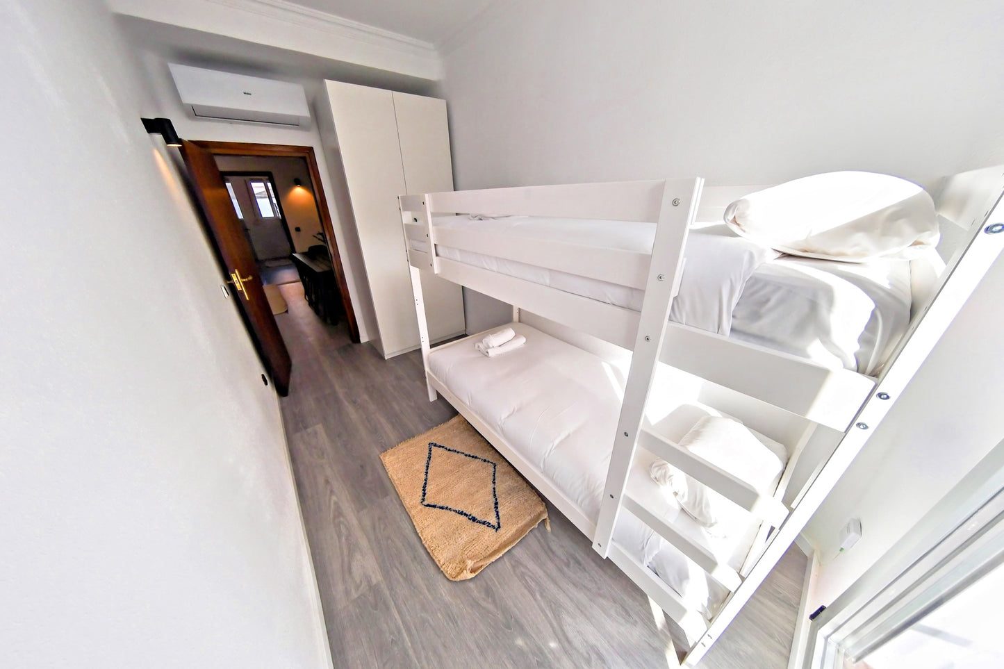 Elegante y contemporáneo con terraza y balcón, Madrid