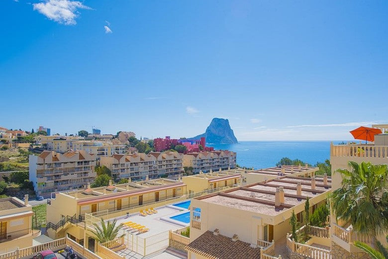Dúplex actual con vista al mar, piscina y parking, Calpe