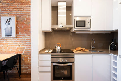 Newly renovated apartment, bright, trendy neighborhood, Barcelona