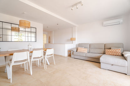 Dúplex actual con vista al mar, piscina y parking, Calpe