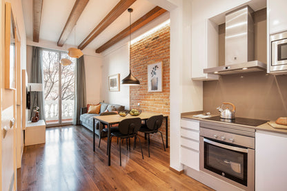 Newly renovated apartment, bright, trendy neighborhood, Barcelona