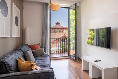 Newly renovated apartment, bright, trendy neighborhood, Barcelona