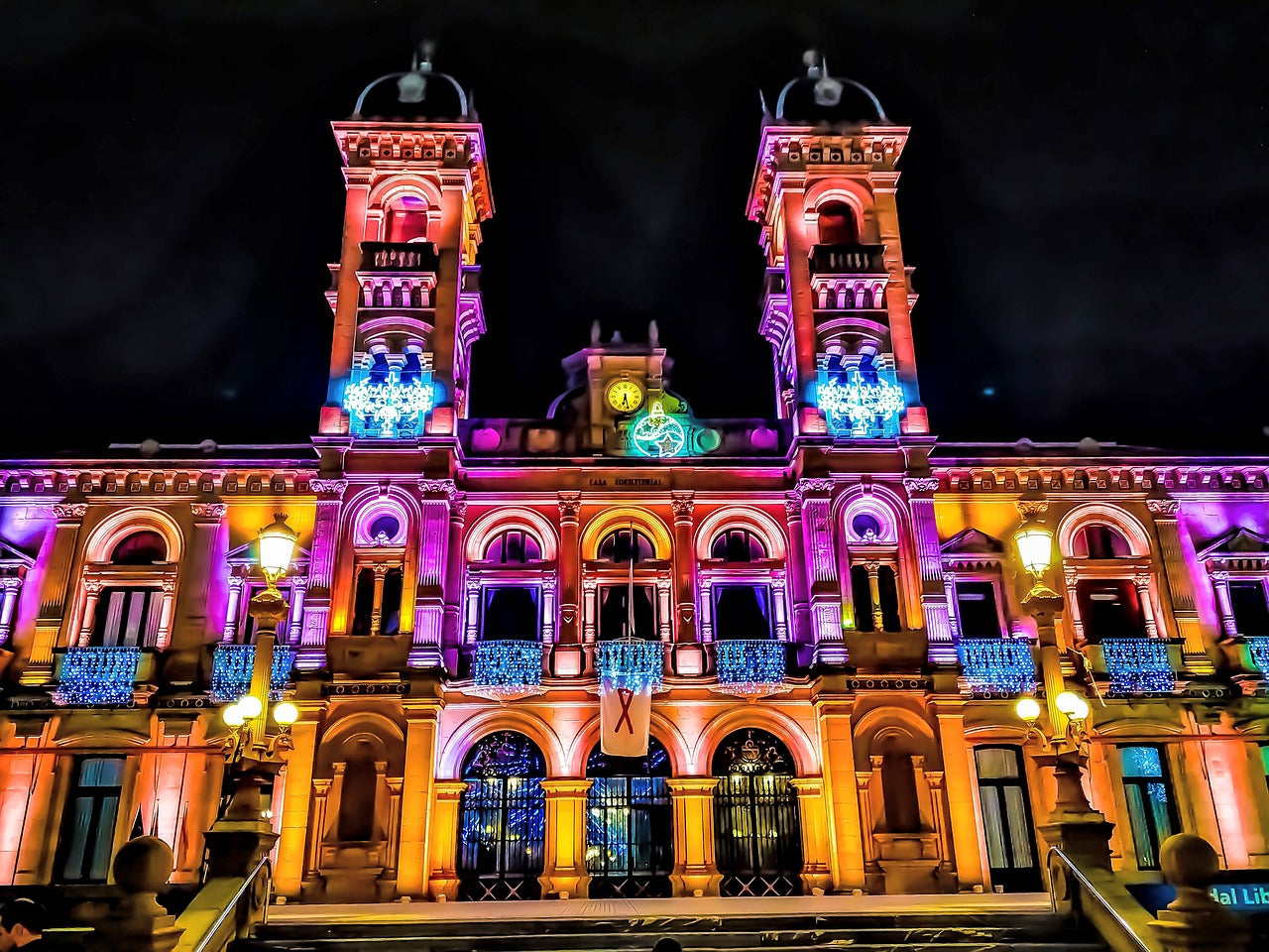 files/city-hall-6081356_1280.jpg