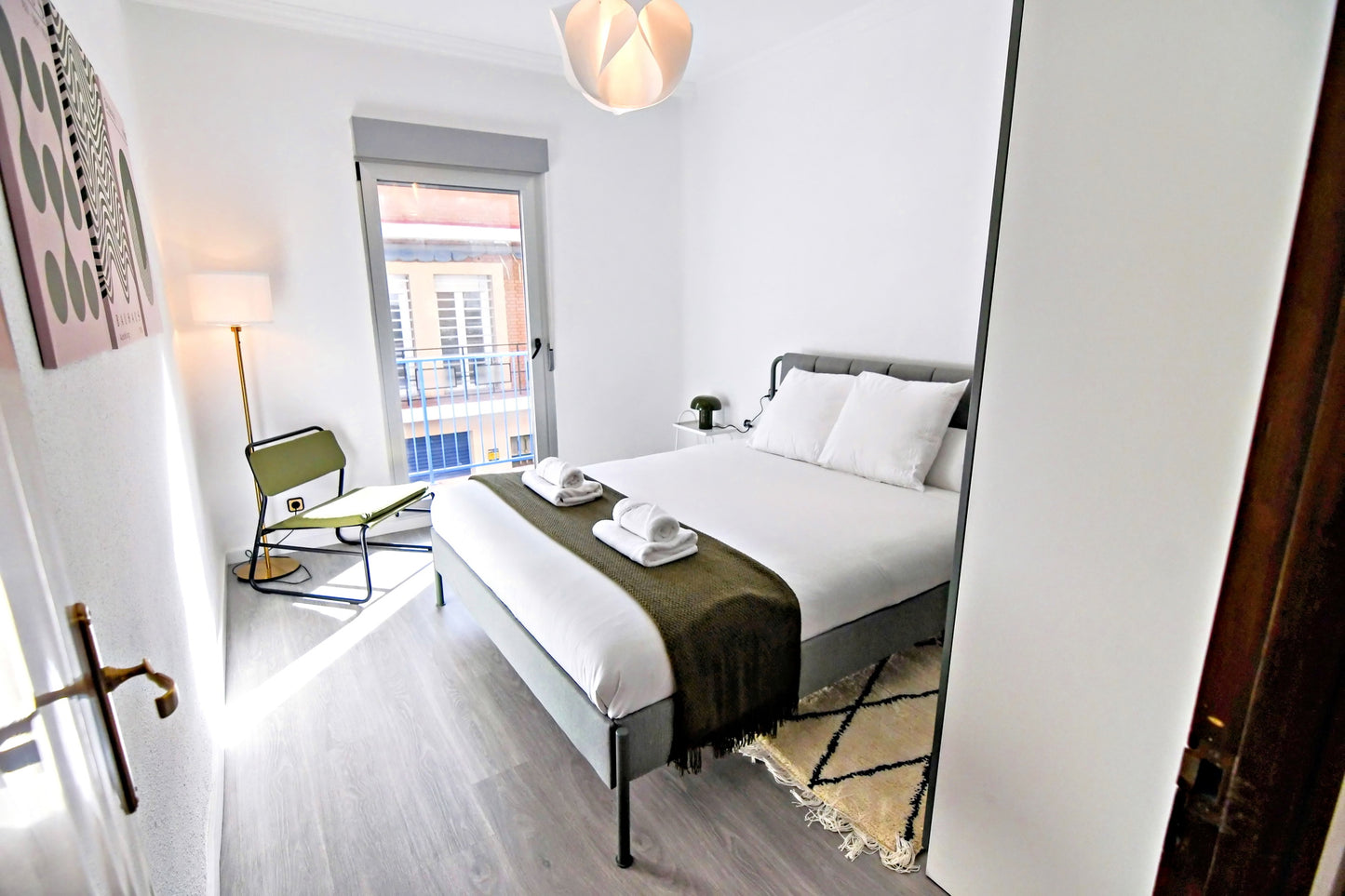 Elegante y contemporáneo con terraza y balcón, Madrid