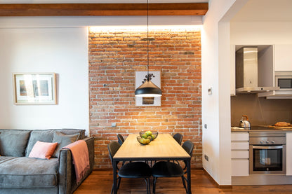 Newly renovated apartment, bright, trendy neighborhood, Barcelona